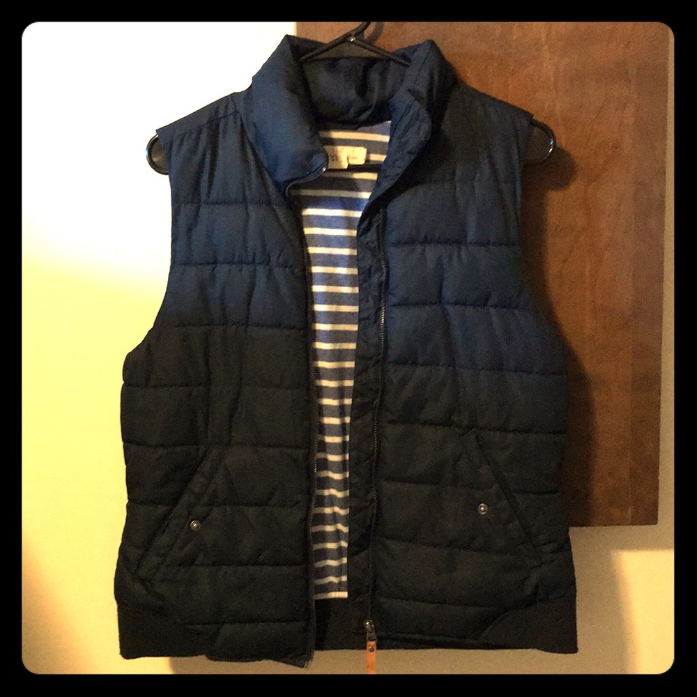 blue vest